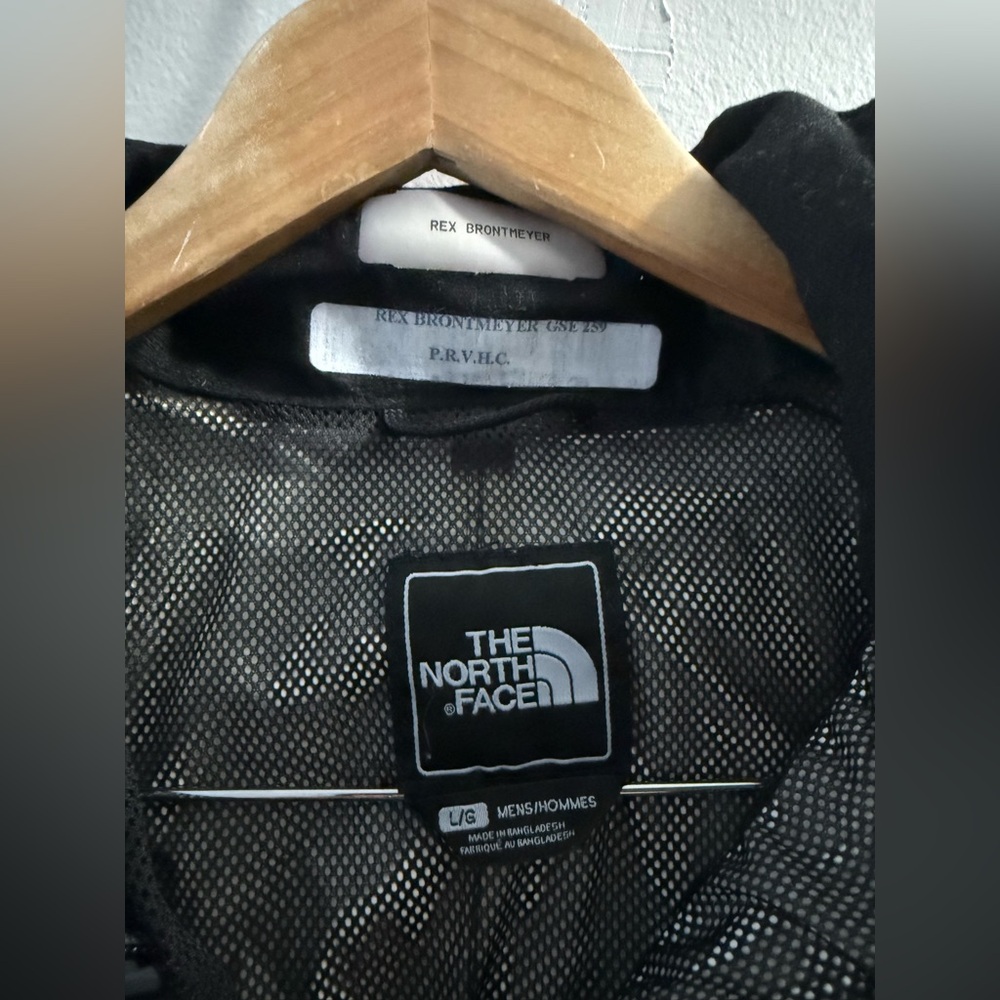 The North Face Men's Black Raincoat with Hood - Picture 4 of 5